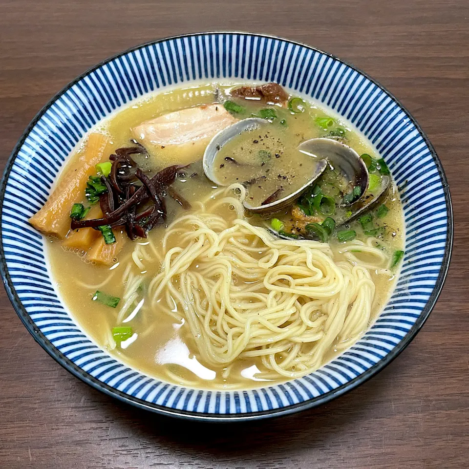 濃厚貝だし鶏白湯塩ラーメン|dashi menjiroさん