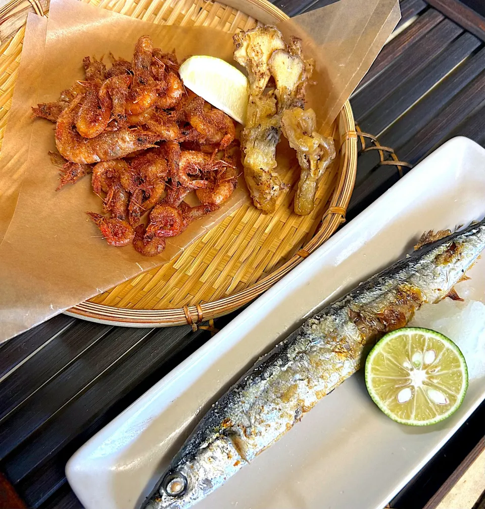 秋刀魚の塩焼きと、小エビ（芝海老？）の唐揚げ|MIN-NELの食卓さん