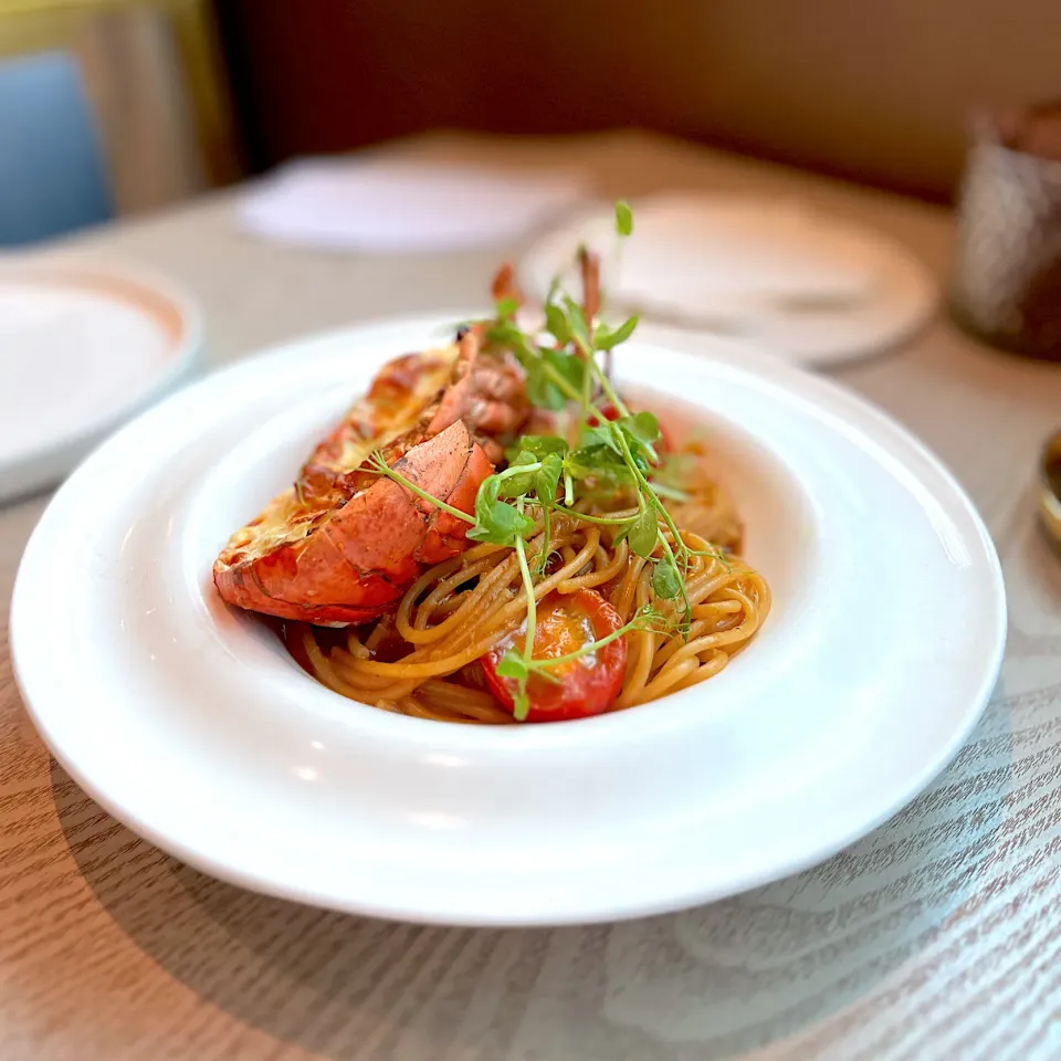 Baked cheese lobster with crab meat cherry tomatoes spaghetti in signature shrimp sauce|skyblueさん