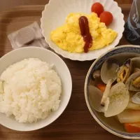 Snapdishの料理写真:夫ごはん🌛具沢山スープで野菜をどうぞ…|みーぬさん