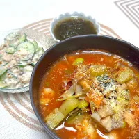 我が家のヘルシー夕飯　とにかく具沢山トマト生姜スープ　鯖の水煮サラダ　もずく酢|まゆさん