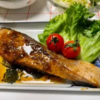 Snapdishの料理写真:鰤のガーリックマヨ照り焼き🐟|okeiko🎶さん