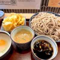 Snapdishの料理写真:二色特もりそば かき揚げ 温泉たまご