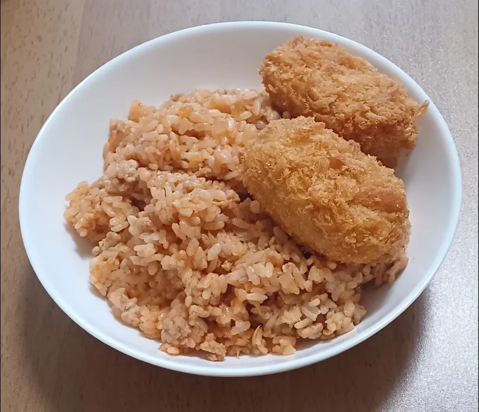 Snapdishの料理写真:ナナの料理　チキンライスとカニクリームコロッケ|ナナさん