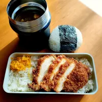 Snapdishの料理写真:次男弁当&おにぎり|tamagomagomagoさん