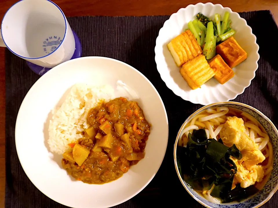 うどんとカレーのコンボなお夕飯🌛カレーが残っていて…|みーぬさん