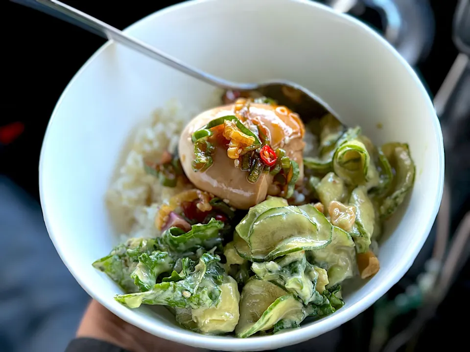 Boiled egg Korean sauce & cucumber & kale salad|yeni kartikasariさん