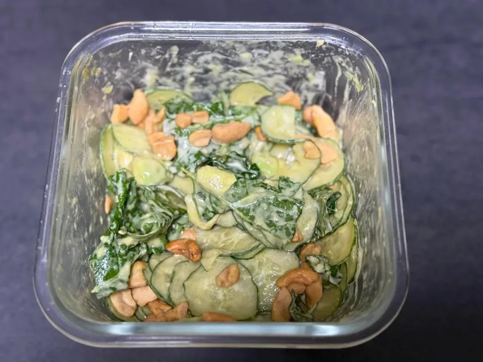 Cucumber kale salad|yeni kartikasariさん