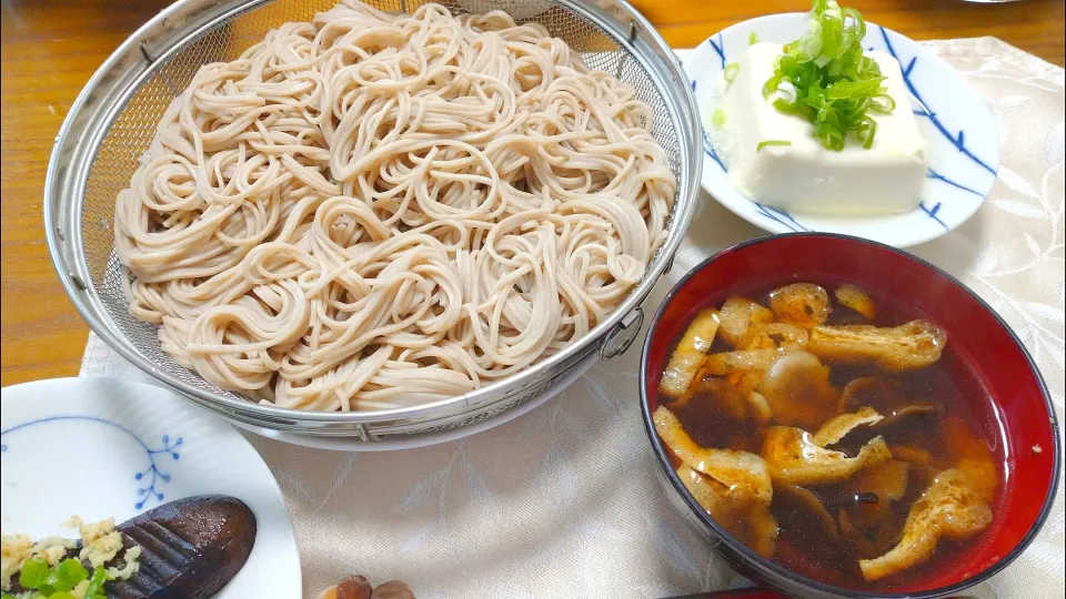 11/10の朝ごはん
ざる蕎麦とあしながきのこのつけ汁|卯月さん