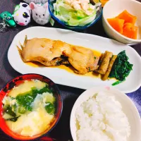 Snapdishの料理写真:ごはん、豆腐とわかめのかき玉汁、カレイの煮付け、かぼちゃの煮物、ささみと野菜のサラダ|サトリさん