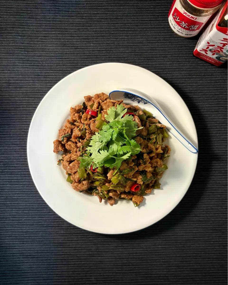 沙茶肉末炒空心菜 (空芯菜の沙茶醤ひき肉炒め） /まる(丸大豆)さんの料理 空心菜炒肉末 (空芯菜の四川風炒め)|まる(丸大豆)さん