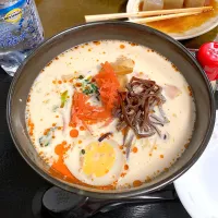 Snapdishの料理写真:とんこつラーメン|みんみんさん