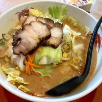 Snapdishの料理写真:四川ラーメン(辛さ2倍)+たっぷり温野菜|しのぶさん