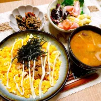 Snapdishの料理写真:⭐️ツナ炒り卵マヨ丼⭐️| Laniさん