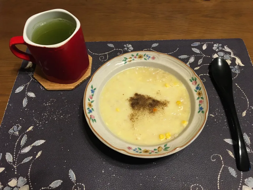 オートミールコーンポタージュチーズリゾット、熱い日本茶(朝ご飯)|enarinさん