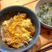 Snapdishの料理写真:親子丼 & 小松菜とツナのスープ|ぺろたんさん