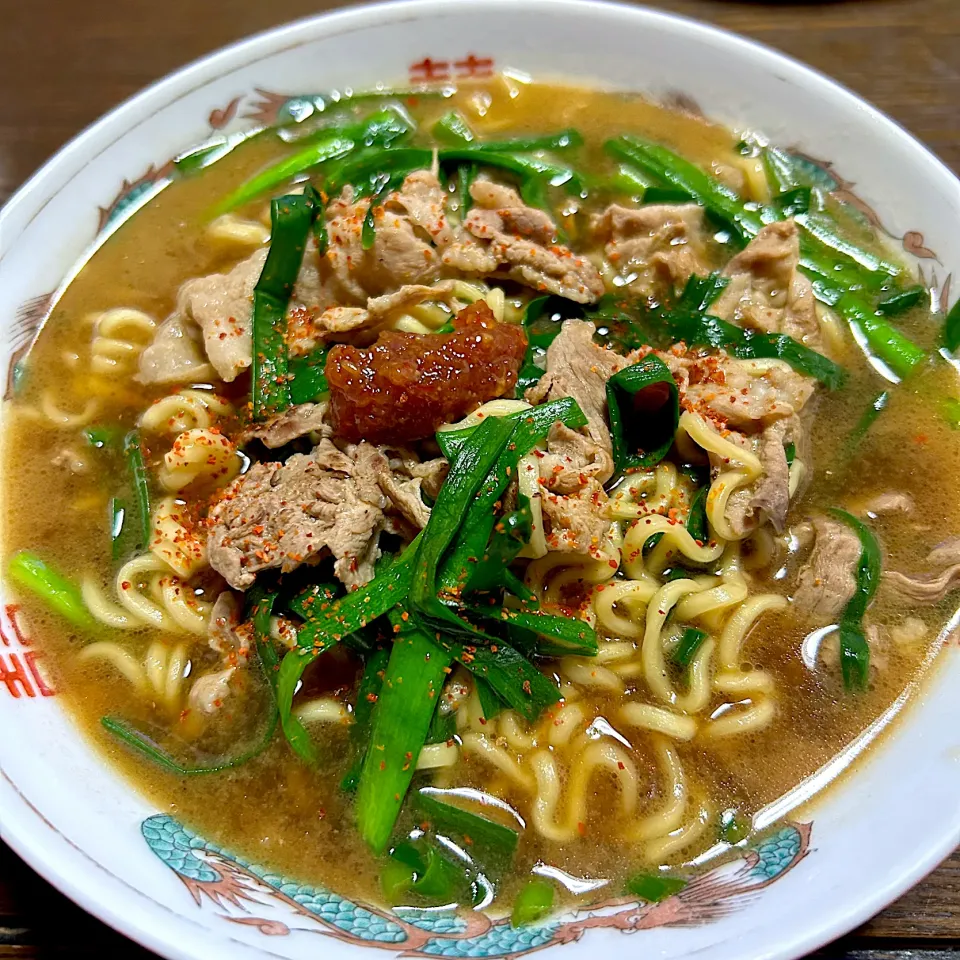 豚ニラ味噌ラーメン^_^ヤバ味噌トッピング^_^自家製ニンニク味噌|きよっさんさん