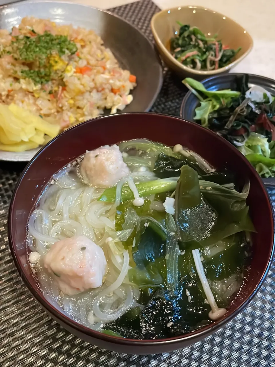 おっさんご飯　温麺　チャーハン　サラダ🥗　胡麻味噌和え|ひげおやじさん