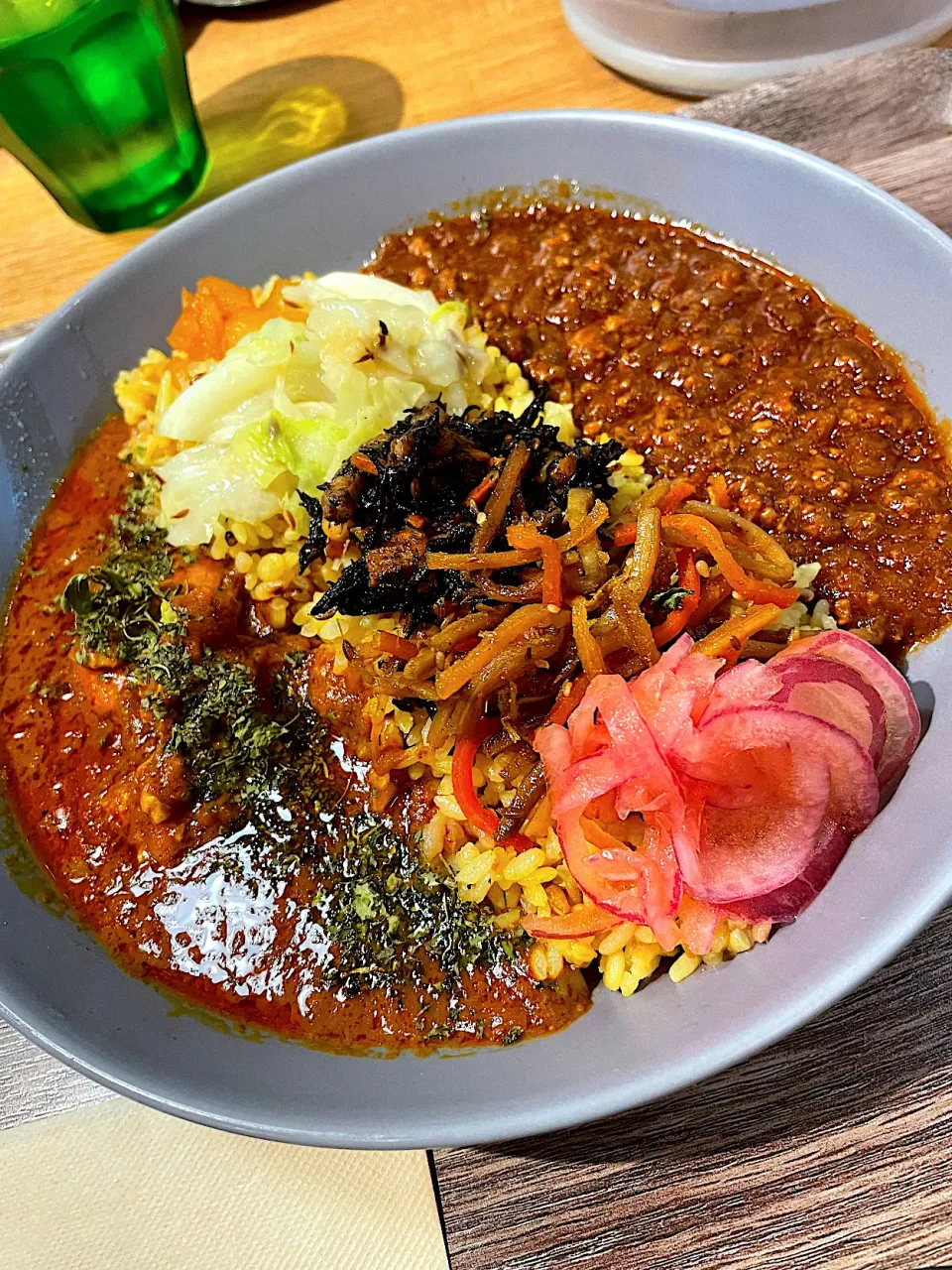 スパイスファクトリーの粗挽きキーマとチキンの合い盛りカレー＠品川|Yasuhiro Koikeさん