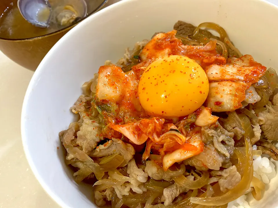 Snapdishの料理写真:キムたま牛丼|もちまるさん