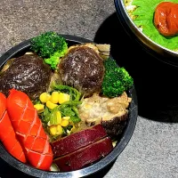 Snapdishの料理写真:しいたけのチーズ肉詰め弁当🍱|Sugarさん