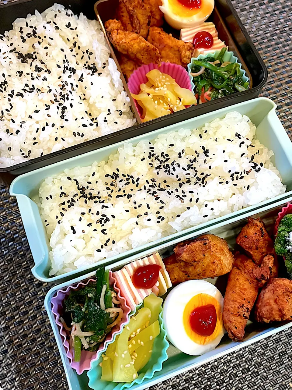 おっさん弁当🍱　板東英二　ムネ唐　　ハムチー　たくあん　胡麻味噌和え　🥦|ひげおやじさん