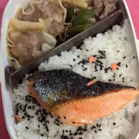 Snapdishの料理写真:鮭の塩焼き、手作り焼売、青椒肉絲| ちあぽんさん