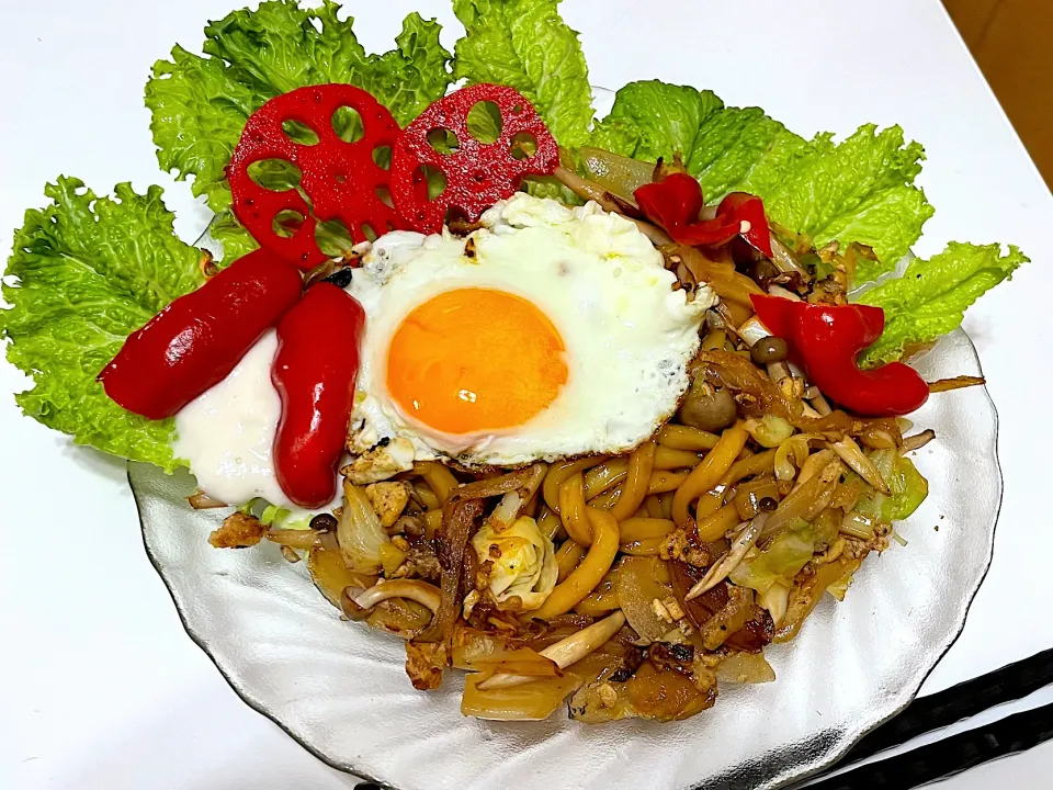 キノコと野菜の焼きうどん目玉焼きトッピング|マニラ男さん