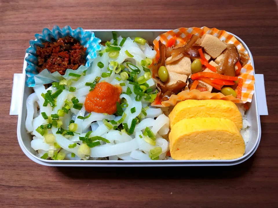 今日の手作り弁当はイカ丼弁当（海鮮丼弁当）。

献立は、
・酢飯
・イカの刺身
・辛子明太子
・だし巻き卵
・高野豆腐
・弁慶のほろほろ漬|Mars＠釜飯作り研究中さん