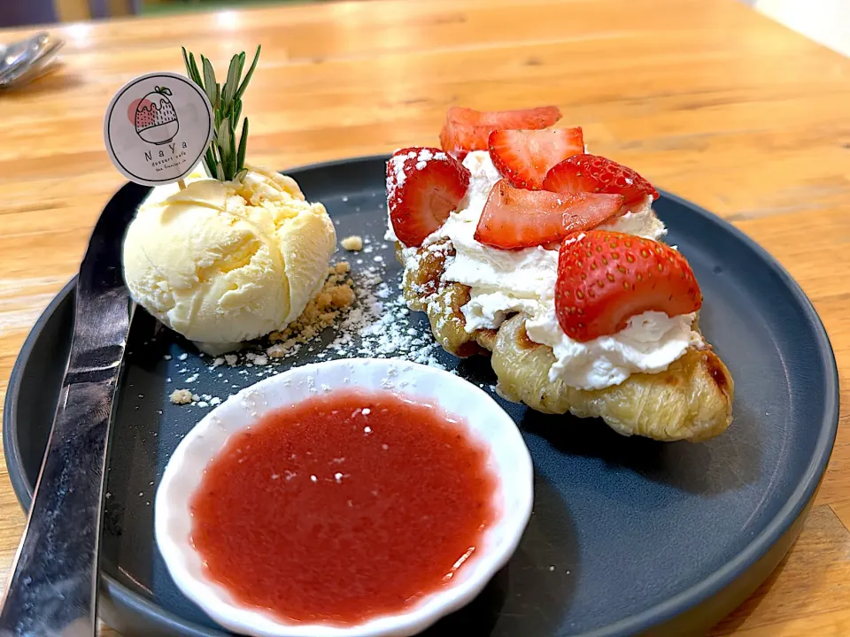 Strawberry croffle|Ratthee.Tantiwidchayawongさん