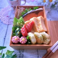 Snapdishの料理写真:銀鮭塩焼き弁当| sugar beansさん