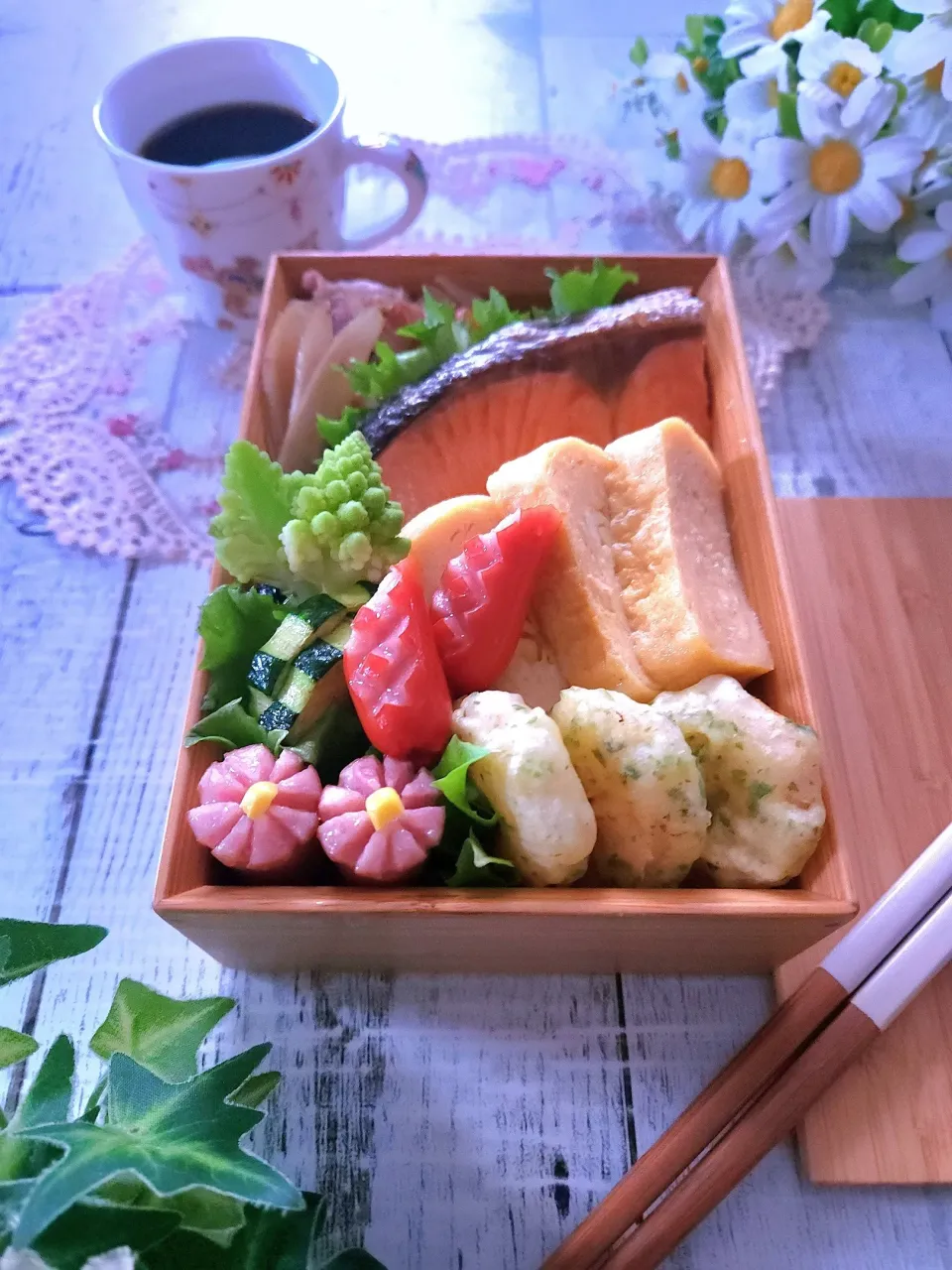 Snapdishの料理写真:銀鮭塩焼き弁当|sugar beansさん