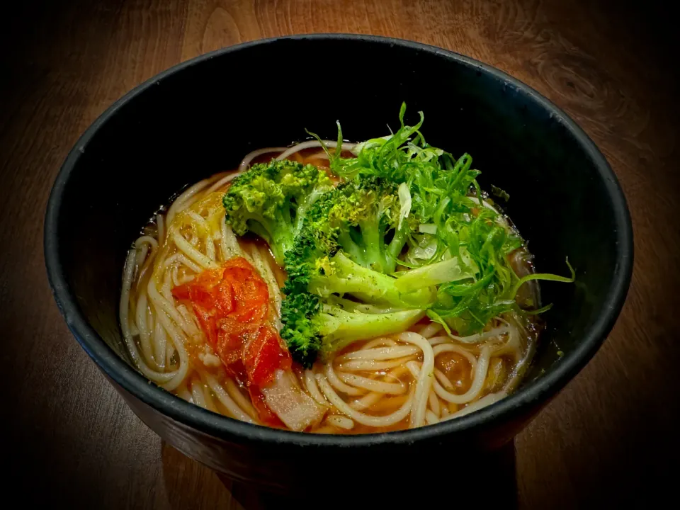 ブロッコリーとベーコンのトマト出汁温めん|半田手延べそうめんの店 阿波や壱兆さん