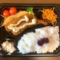 Snapdishの料理写真:パケット エビフライ弁当|ばーさんさん