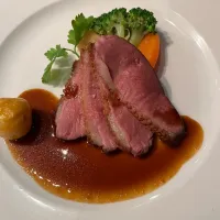 Snapdishの料理写真:鴨肉のロティリンゴのソースで|もーやんさん