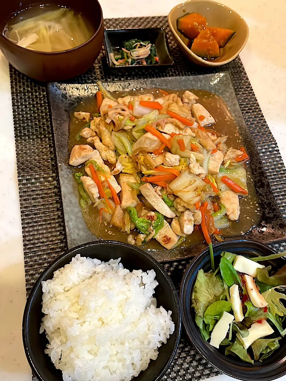 おっさんご飯　白菜炒め　サラダ🥗　🎃　胡麻味噌和え　汁|ひげおやじさん