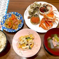 Snapdishの料理写真:かぼちゃと蓮根の味噌マヨサラダ　大根スープ　頂き物香箱がに　蓮根のきんぴら|おさむん17さん