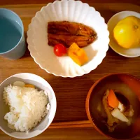 Snapdishの料理写真:イワシの蒲焼メインの子どもお夕飯🌛お魚を食べよう…|みーぬさん