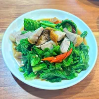 Stir-fried Baby Cabbage with Crispy Pork|pae_niphatraさん