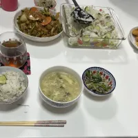 Snapdishの料理写真:晩御飯☆秋刀魚と胡瓜の混ぜ寿司☆コロッケ☆肉野菜炒め☆もやしとほうれん草のお浸し☆かにとワカメの中華スープ|Saharaさん