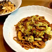 Snapdishの料理写真:ソース焼きそば太麺|リフルシャッフルさん