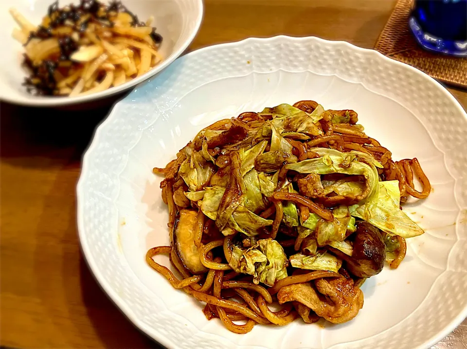 Snapdishの料理写真:ソース焼きそば太麺|リフルシャッフルさん