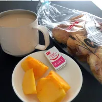 Snapdishの料理写真:7:45 朝ごはん🥐☕️|へれ子さん