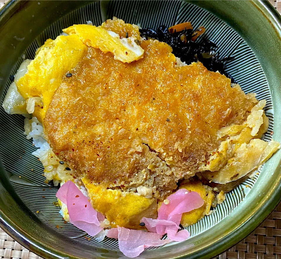 かつ丼|すくらんぶるえっぐさん