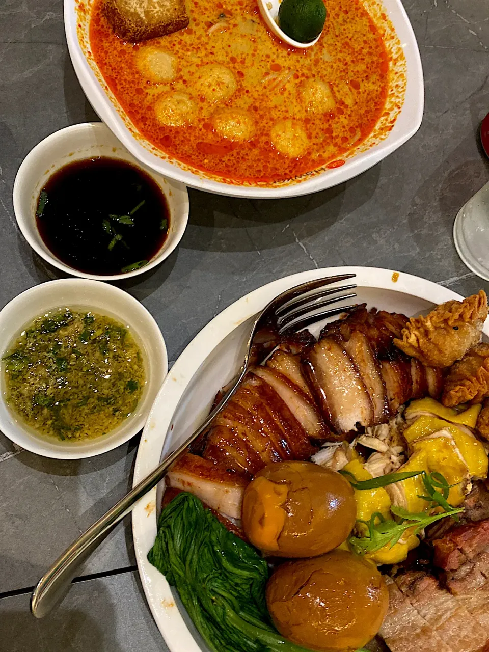 Haianese Chicken and Meat Platter, Seafood Laksa|Ysyliciousさん