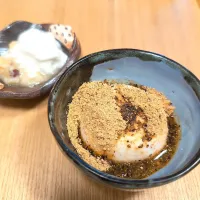 Snapdishの料理写真:さくたえちゃんから頂いた沖縄のジーマーミー豆腐黒胡麻アーモンドきな粉かけ〜／さつまいも甘酒ヨーグルト|チョコさん