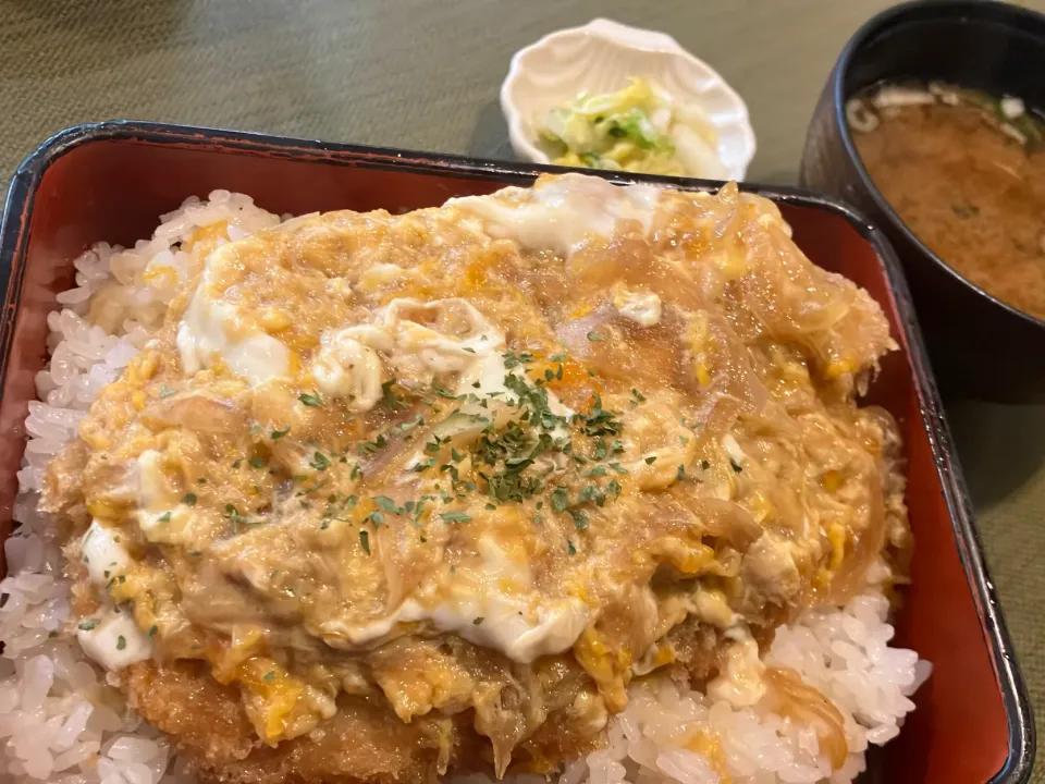 上ロースかつ丼（卵かけ丼ぶり）🐽|まさとさん