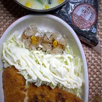 Snapdishの料理写真:ミックスフライ定食|すくらんぶるえっぐさん