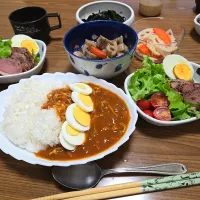 Snapdishの料理写真:ハヤシライス・酢の物・蓮根の煮物・サラダ🌺|chiyukiさん