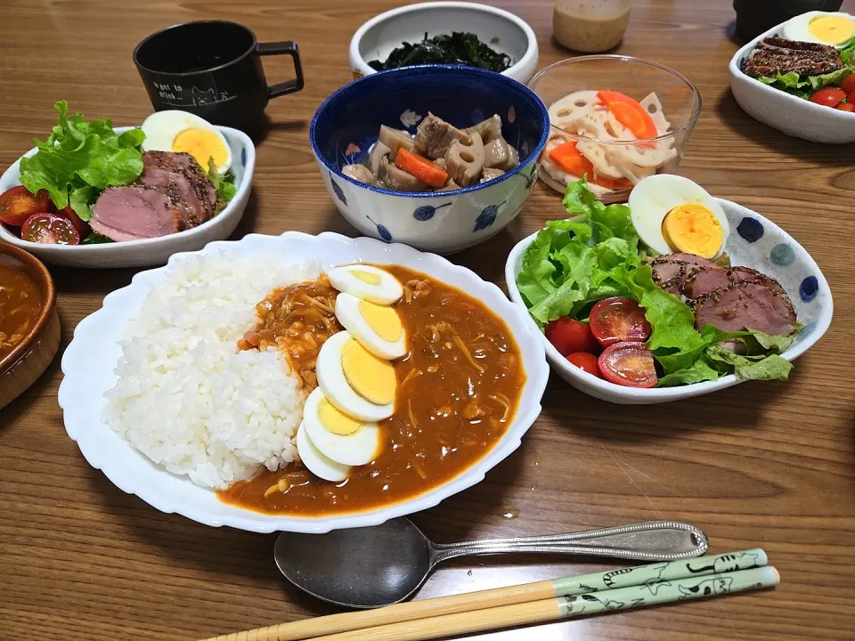 ハヤシライス・酢の物・蓮根の煮物・サラダ🌺|chiyukiさん